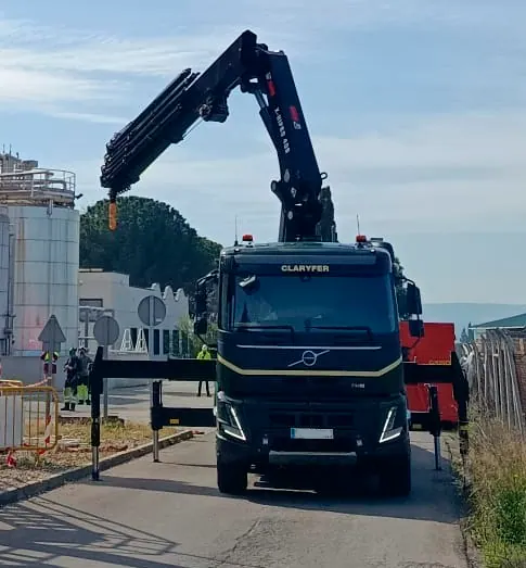 Tractoras y trailers de Grúas Claryfer